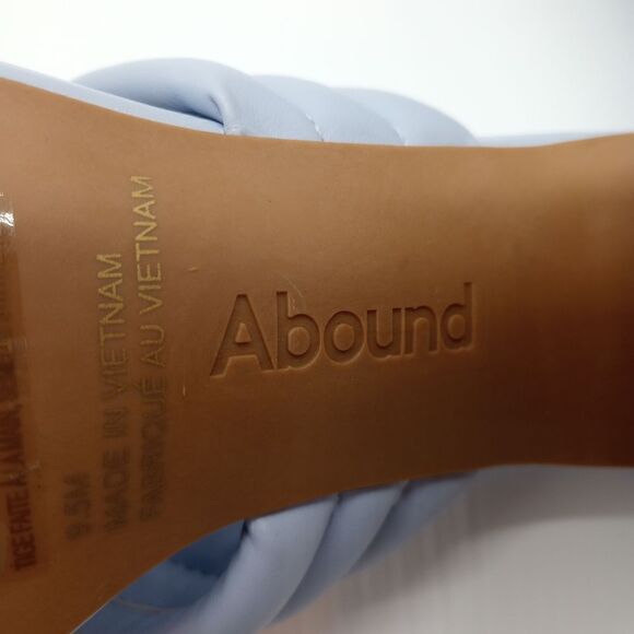 EUC ABOUND Pearl Cross Band  Blue Feather Open Toe Sandals 4.25" Block Heel 9.5 - Picture 6 of 12